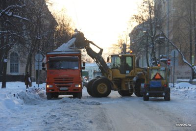 Движение в центре Петербурга вновь ограничат из-за уборки снега